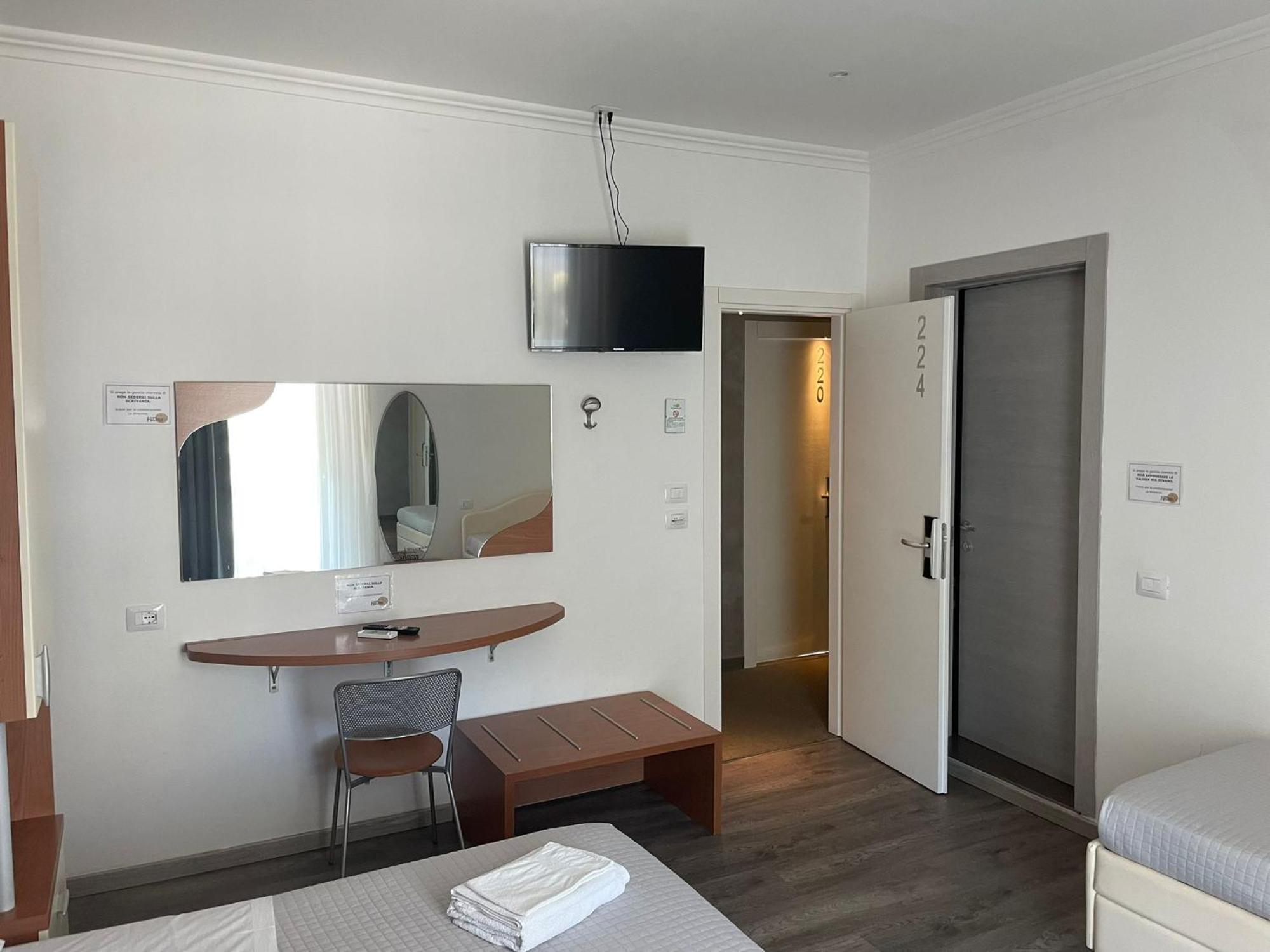 Hotel Hawaii Bed And Coffee Riccione Esterno foto