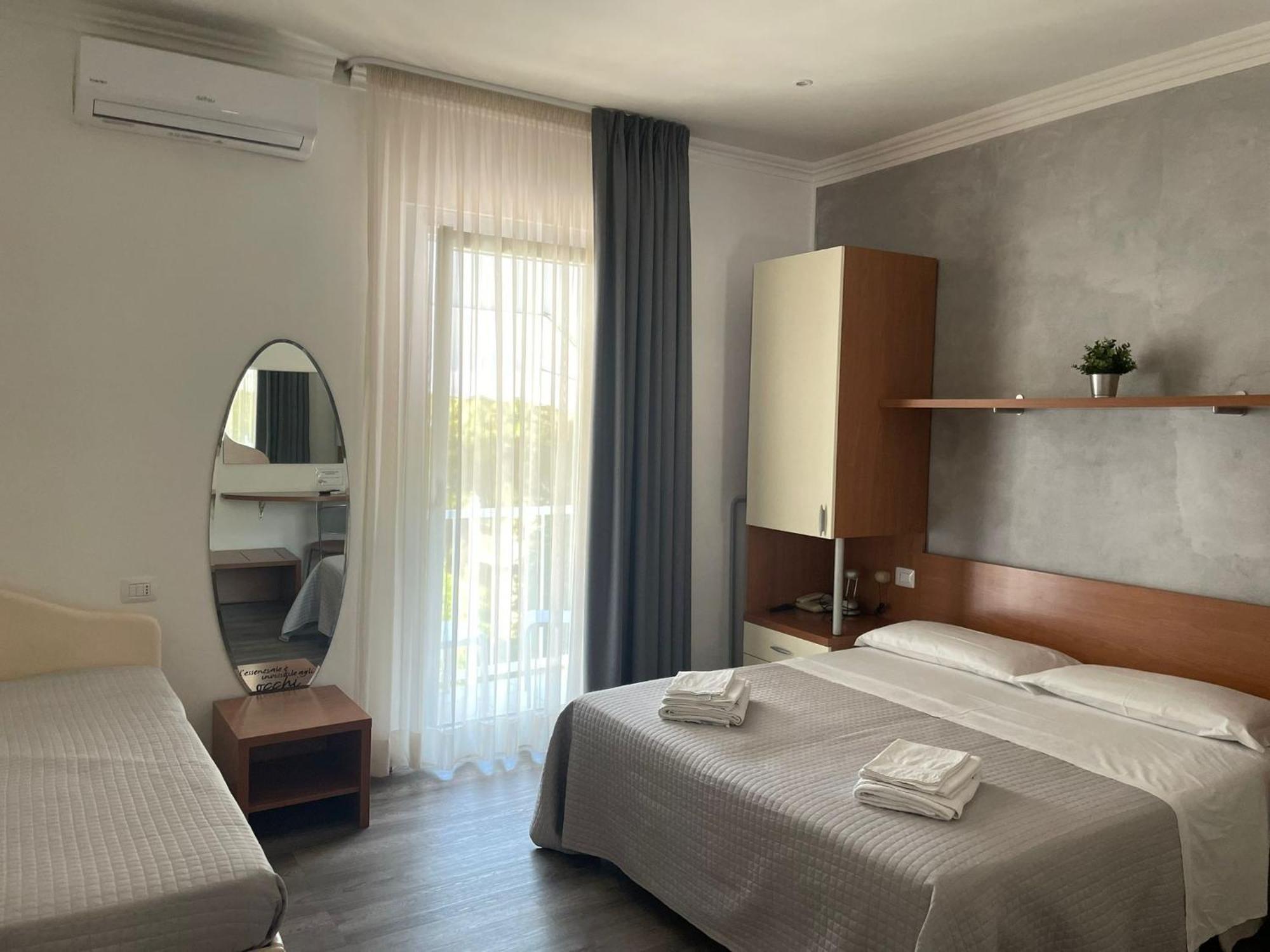 Hotel Hawaii Bed And Coffee Riccione Esterno foto
