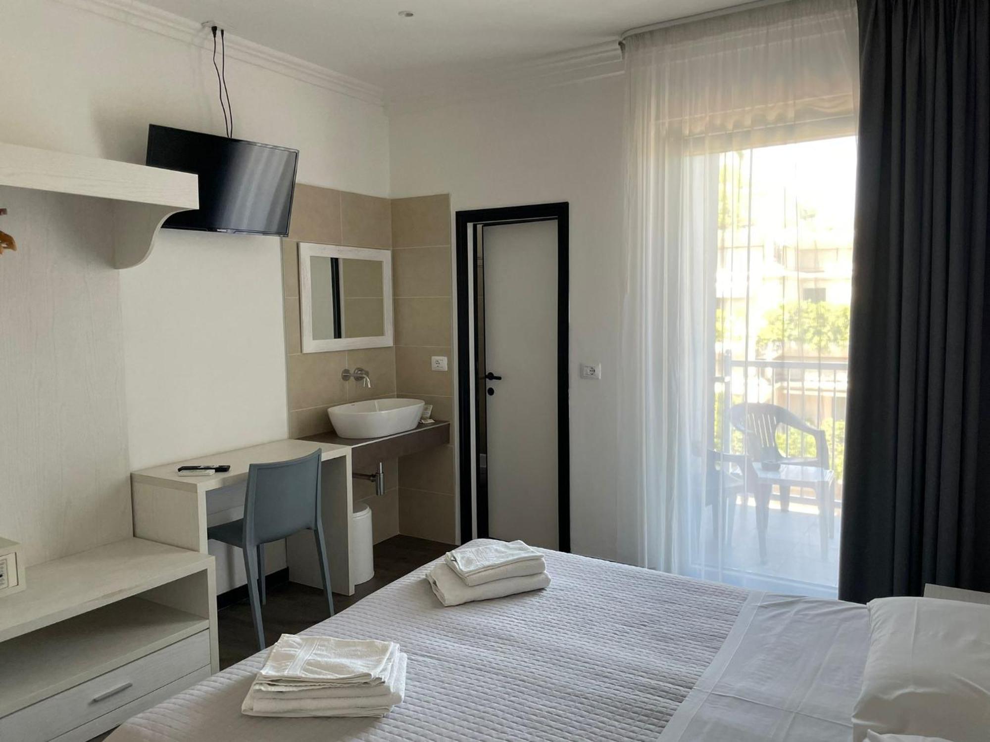 Hotel Hawaii Bed And Coffee Riccione Esterno foto