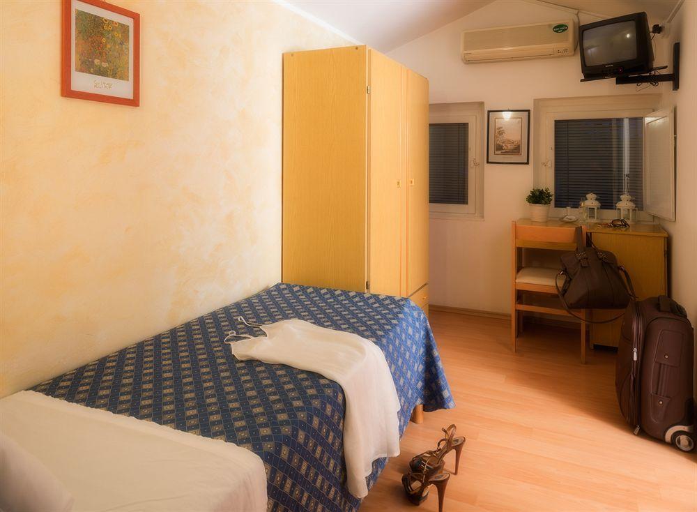 Hotel Hawaii Bed And Coffee Riccione Esterno foto
